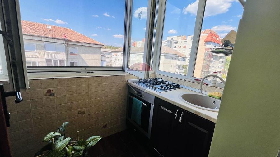 Apartament cu 3 camere de vânzare în zona Dragos Voda