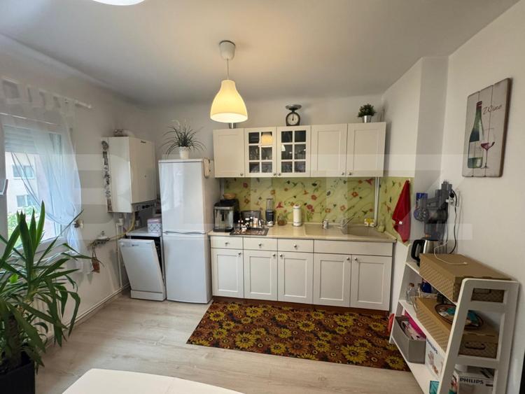 Apartament de 4 camere, 80 mp, decomandat, zona Sara Cartier 1 Mai