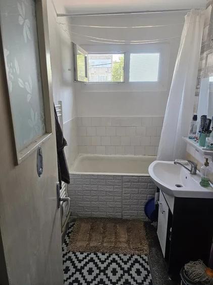 Apartament cu 2 camere, etajul 2/4, zona Podu Ros
