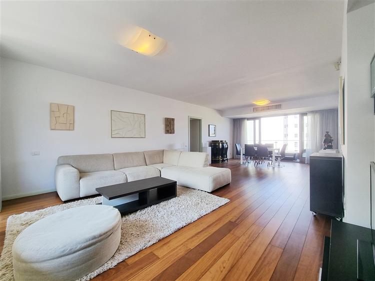 Kiseleff Rent | Spacious 2-bedroom | 140 sqm + Balconies | 2 Parking Spaces