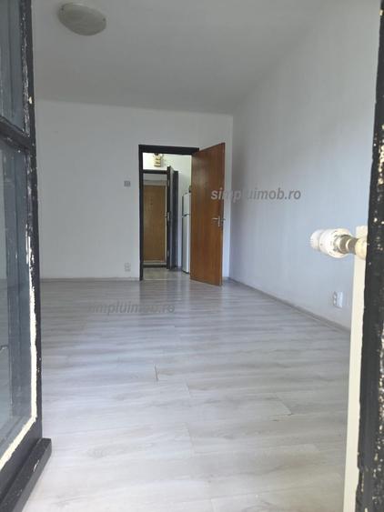 Garsoniera renovata langa metrou Sector 4