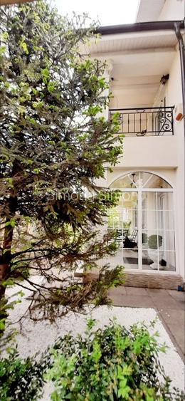 Vila spatioasa,  cu piscina si gradina matura  - 9