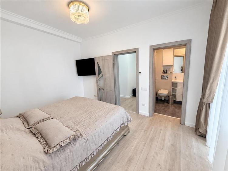 Apartament de LUX cu 4 camere 2 bai si 2 parcari in Cartier Deventer