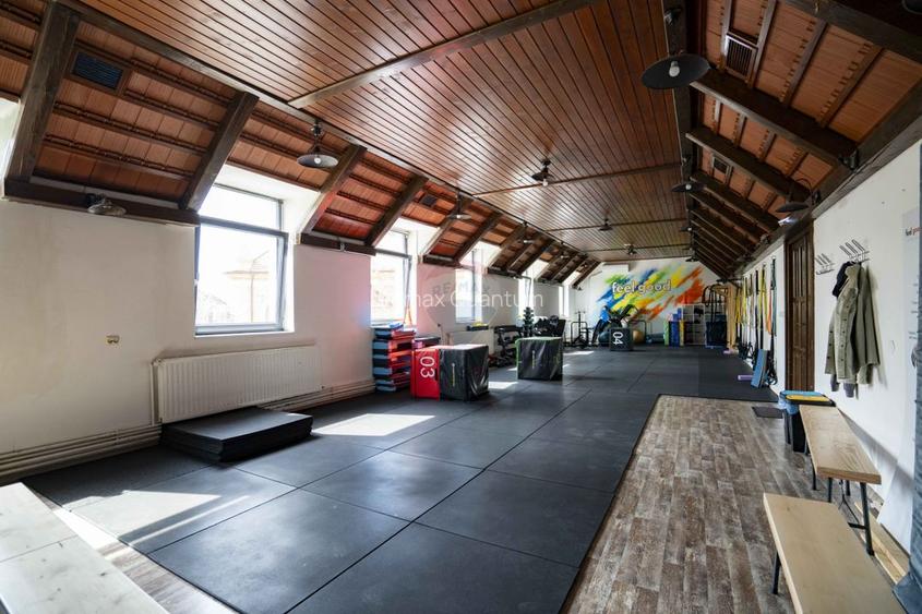Clădire comercială de vânzare, 2240mp, Ultracentral, str Primăriei - 11