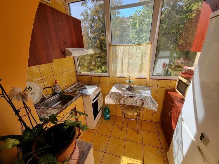 ARADULUI - ETAJ 3 - BLOC IZOLAT - 3 camere - decomandat - centrala proprie - cli
