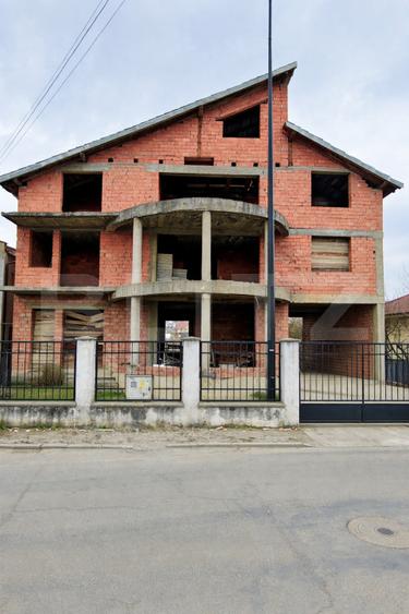 Teren intravilan cu dublu acces + construcție la roșu 500 mp, centura Bistrita