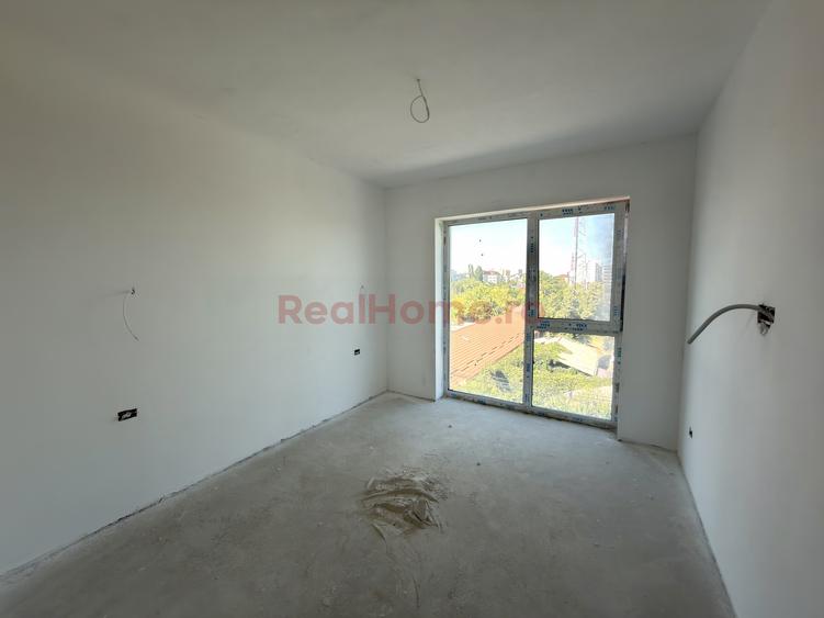 Ap 4 Camere 110mp utili / 3 bai/12min metrou 1 Dec/ panouri solare nou