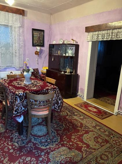 Vând casă curtici central