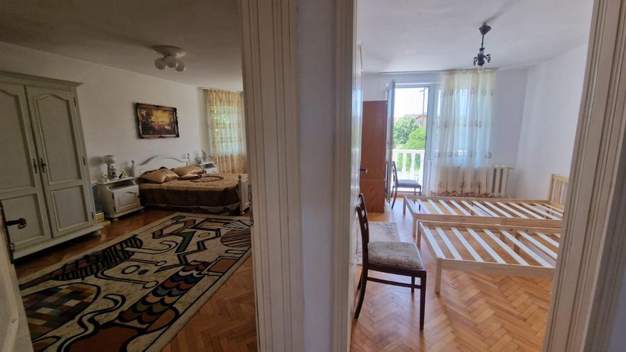INCHIRIERE Casa individuala D + P + E + M cu 8 Camere 5 Bai 750 mp Teren CETATE