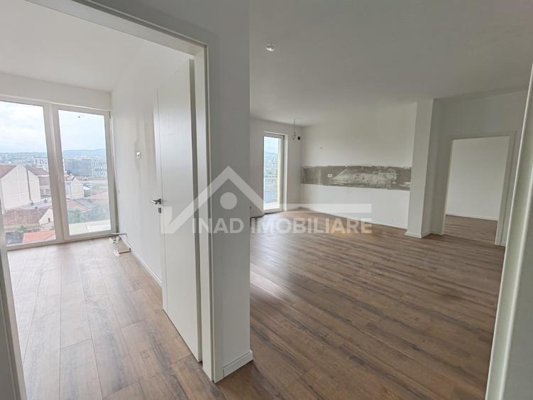 Apartament 3 camere, 2 bai, terasa 20mp, parcare, zona Strazii Decebal