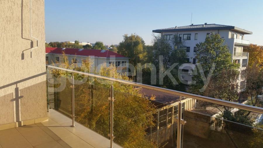 Apartament spatios si luminos cu 4 camere | 2 garaje