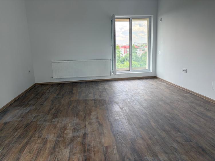 Apartament 3 camere,2 bai,centrala proprie,mutare imediata,TVA inclus in pret!