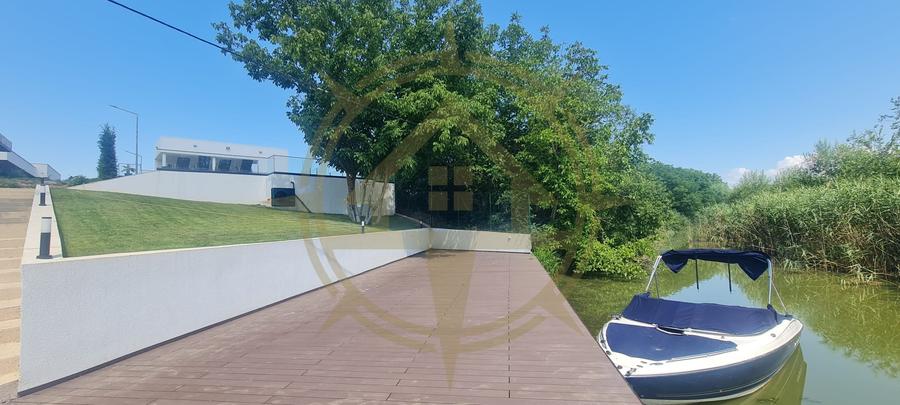 DOM00440 - Casa superba de vanzare la lac cu piscina si ponton  Snagov