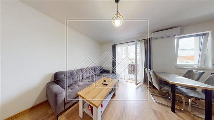 Ap cu 3 camere, balcon mare, loc de parcare - Zona Turnisor