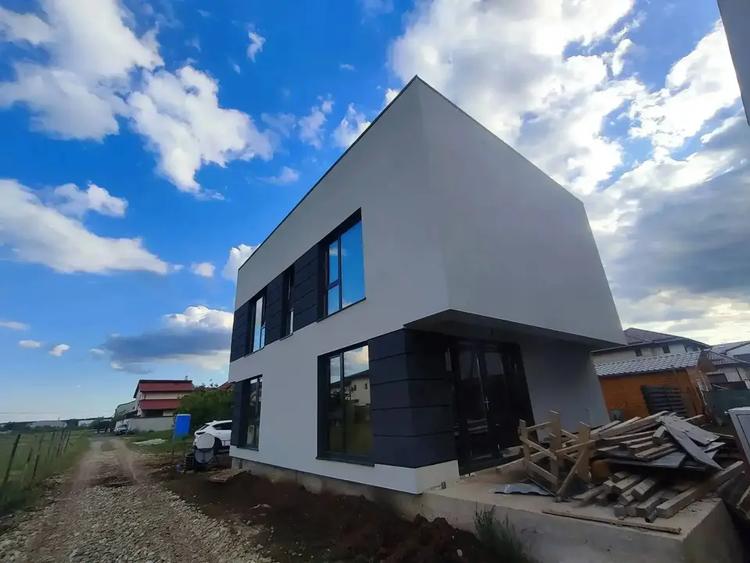 Casa 4 Camere Individuala Otopeni | Semicentral | Noua, Moderna