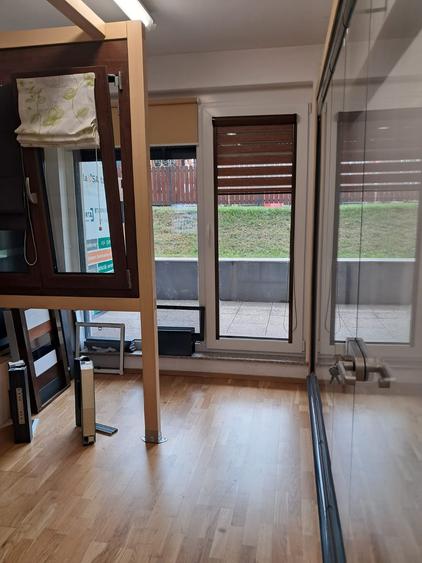 Spatiu comercial de vanzare cu schimbare de destinatie