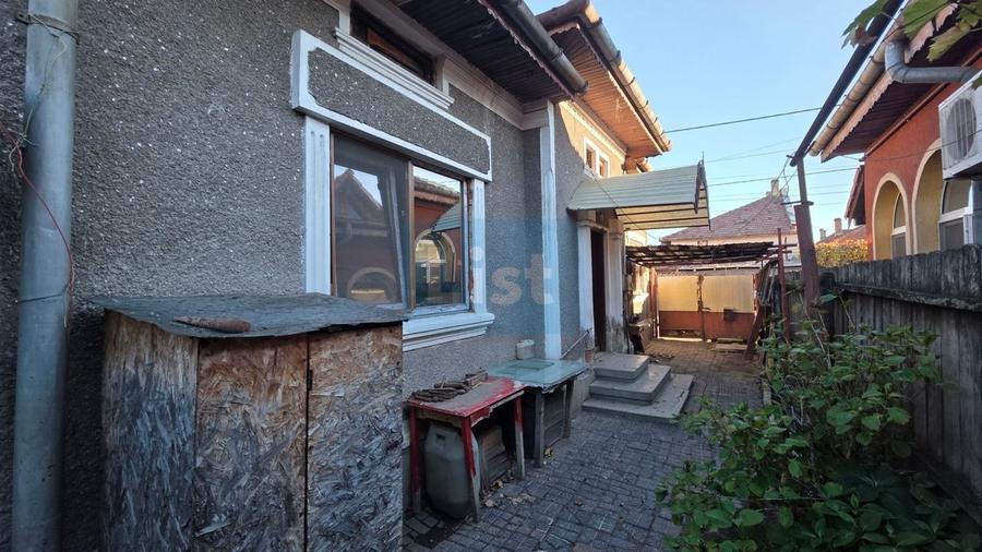 Casa de vanzare, 2 camere + curte, zonă de case – Stadion 1 Mai