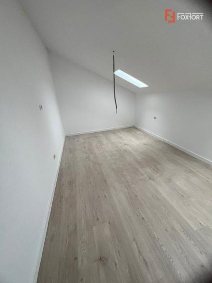 OCAZIE - Penthouse 3 camere pe 2 nivele, in Giroc