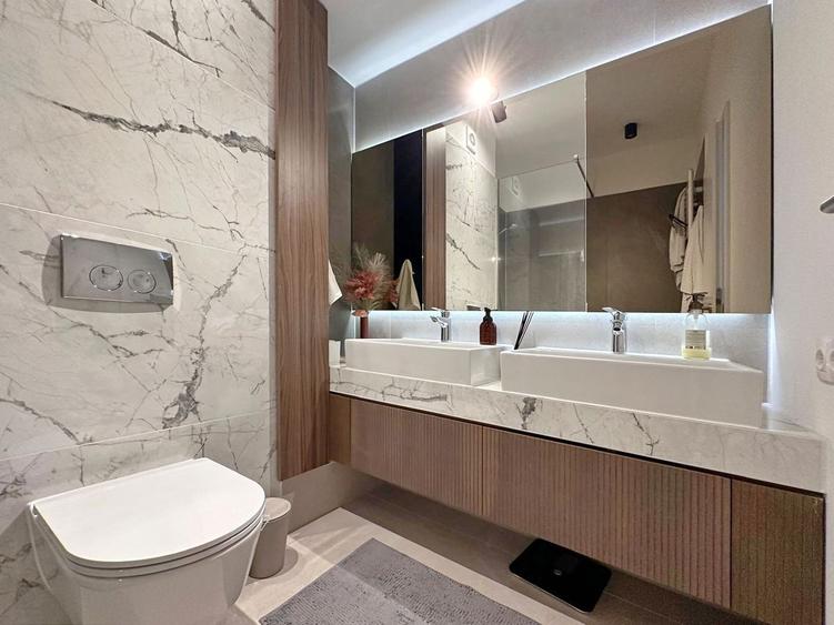 Apartament Premium cu 3 Camere – Vedere Panoramică către munți și oraș