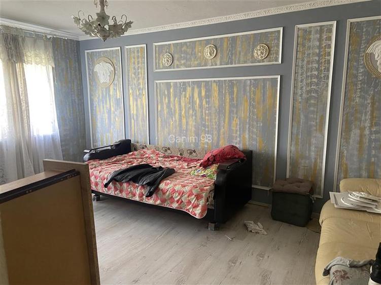 Apartament 2 camere ,etaj 1 din 4 , 54 mp, zona Inspectoratul Scolar, decomandat - 14