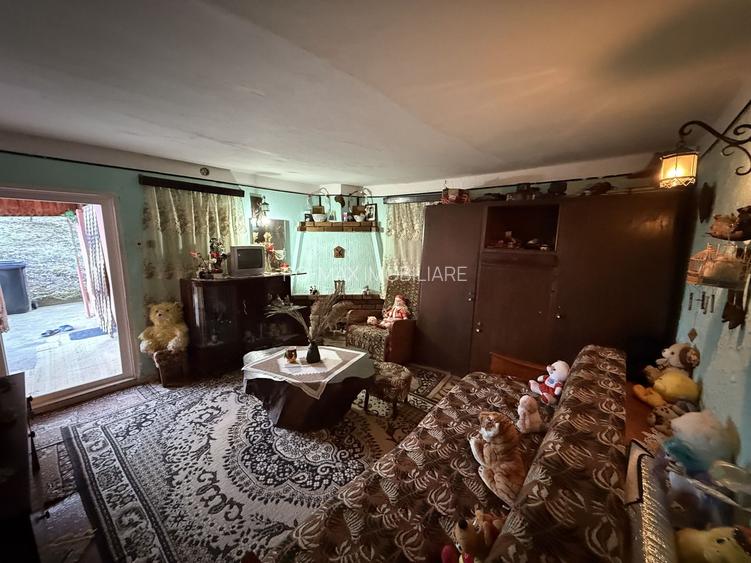 Casa demolabila  și teren 800mp cu toate utilitățile deschidere 26,5mp - 14