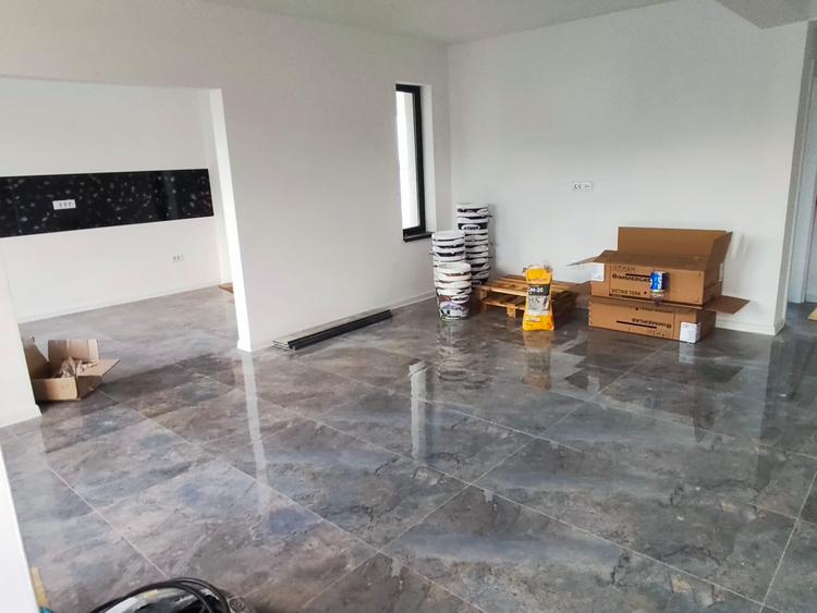 FARA COMISION in Bacu casa 4 camere 2 bai placa beton la pod incalz pardoseala