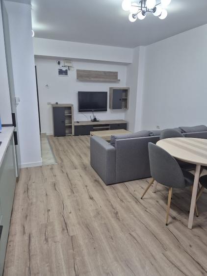 Inchiriez, apartament nou, doua camere, Central Adress.