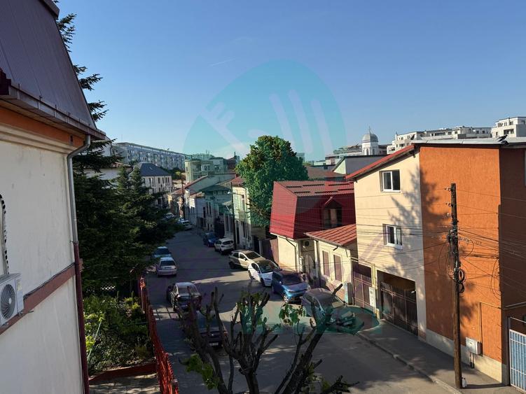 Bloc NOU langa parc si metrou cu loc de parcare si boxa