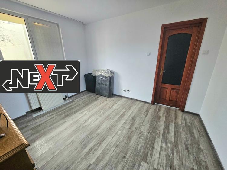 Apartament cu patru camere transformat în spațiu comercial
