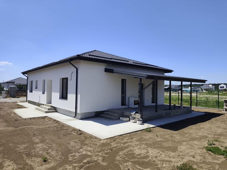 FARA COMISIOANE casa cu 4 camere 2 bai PARTER + pod placa camera teh beci terasa