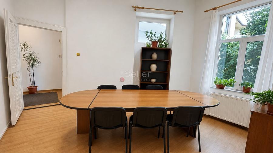 Proprietate cu Farmec Istoric | Potential Rezidential si Investitional