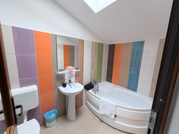 Vânzare unitate hotelieră la cheie - 770 mp. 18 camere. Lift. Parcari