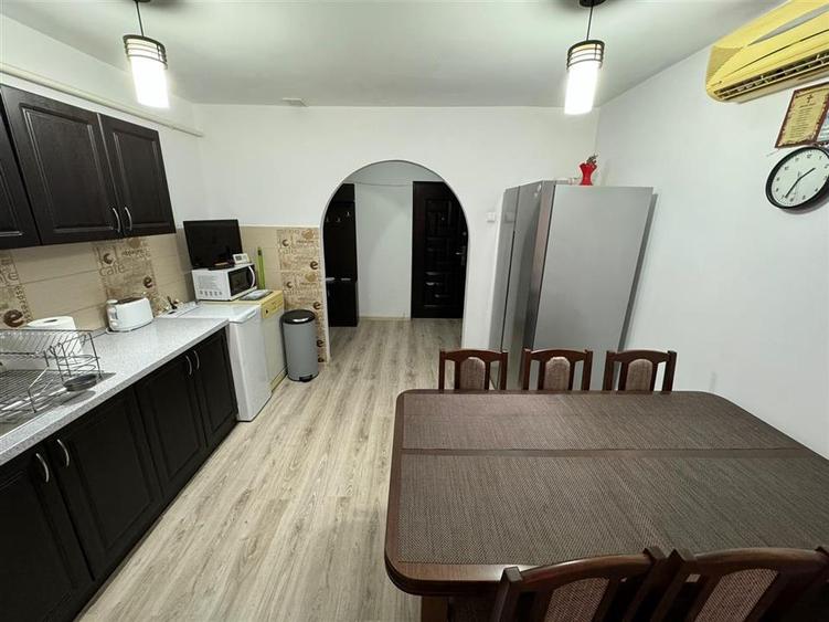 Apartament 4 camere, etaj 3 cu acoperis, nemobilat