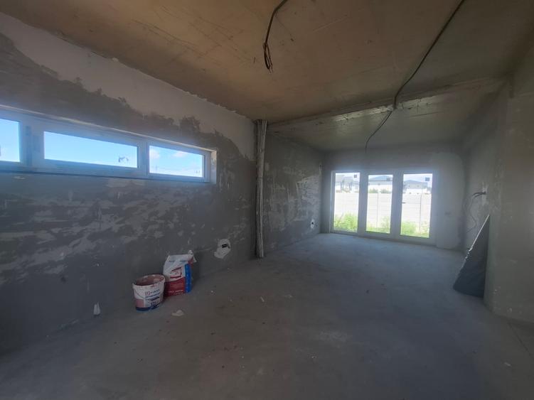 ​Vilă Individuală P+1E+Mansardă | Construcție Solidă, Toate Utilitățile
