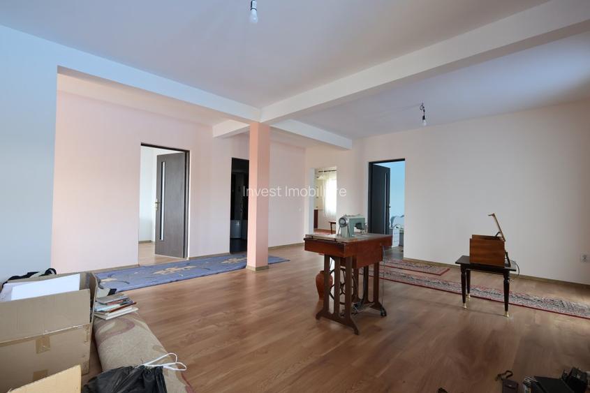 Casă individuală ideală pentru două familii sau locuință cu spațiu de lucru - 9