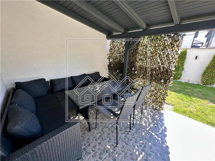 Casa de vanzare, facilitati smart, 3 camere, 2 bai, predare la cheie