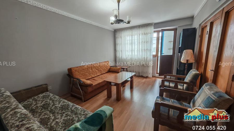 Apartament cu 3 camere decomandat, Micro 39A - 3