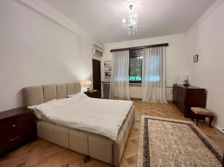 Vanzare jumatate vila arhitectura modernista Cotroceni cu 2 garaje terasa 54mp