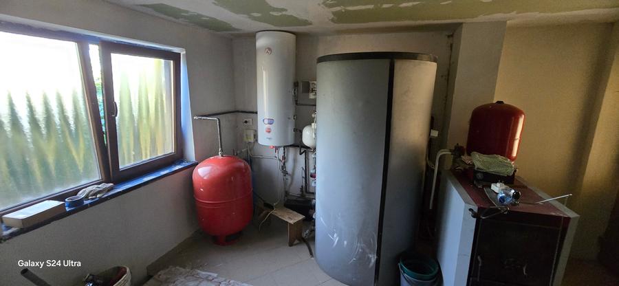 Casa cu etaj si 3552mp teren la Zaicesti