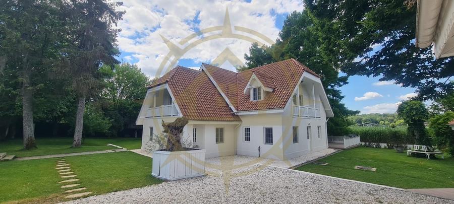 DOM00445 - Vila de poveste la lac cu ponton in Snagov
