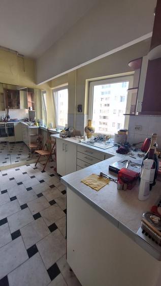 Apartament tip penthouse 40mp terasa 5 camere 200mp utili
