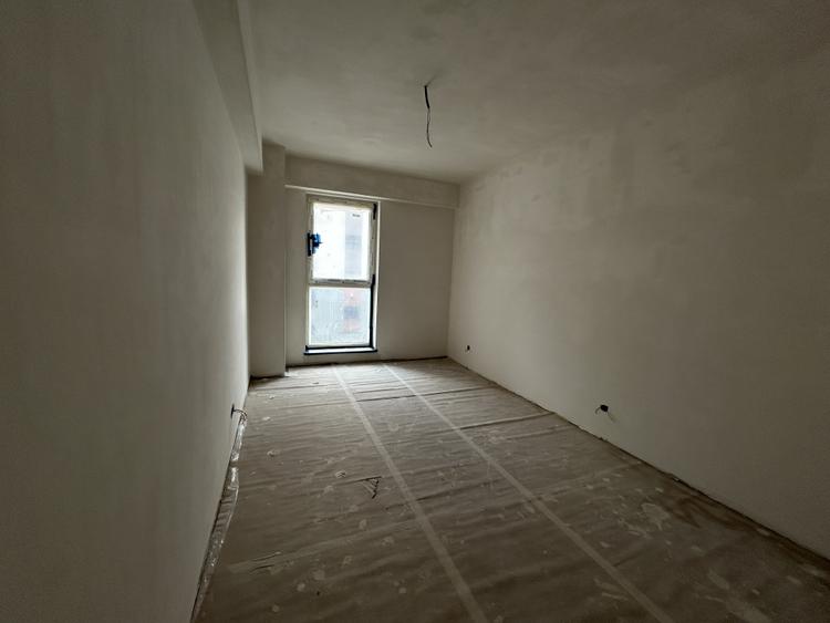 Apartament 3 camere, semidecomandat , finisat , zona Tineretului