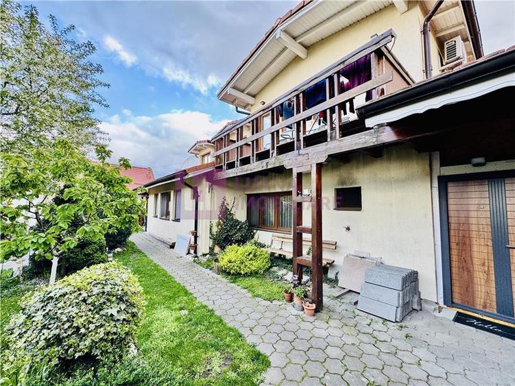 Casa de vanzare Piata Cluj | teren 336 mp | doua apartamente si anexe