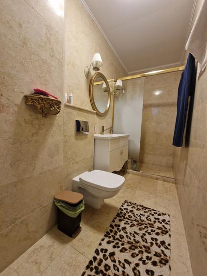Palazu Mare - 3 camere decomandate, 2 gr sanitare, etaj 2- 160.000euro