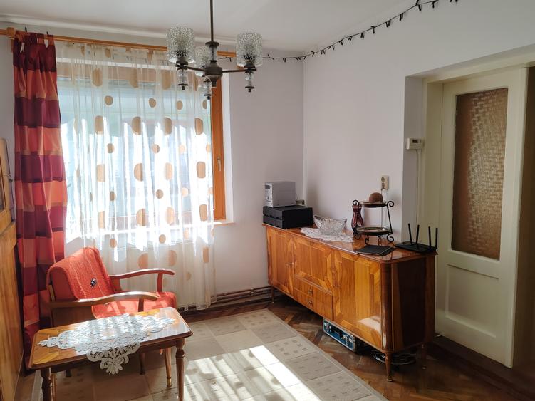 Apartament 3 camere in casa zona Central