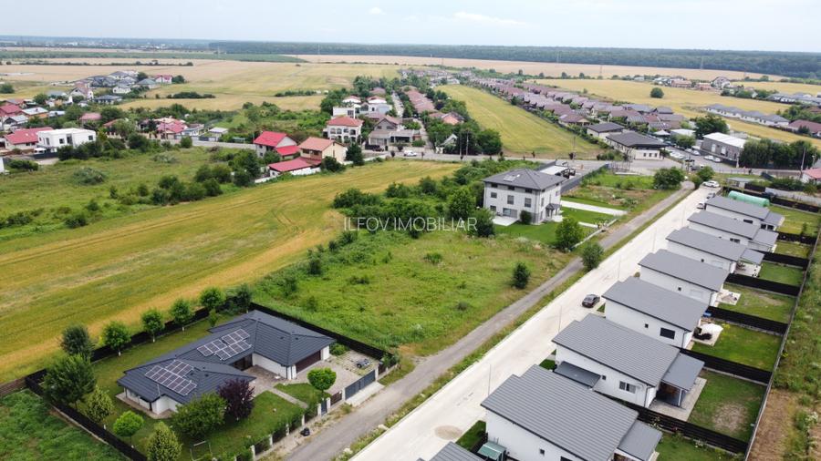 Balotești Str. Cireșului - Teren intravilan 1068 mp, deschidere 33 ml, utilități - 4