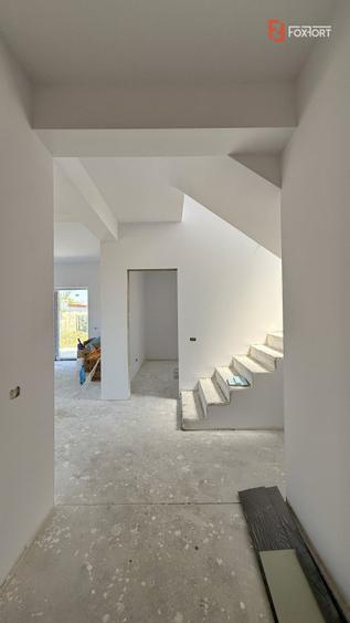 Duplex cu 5 camere, teren de 365 mp - Sanandrei