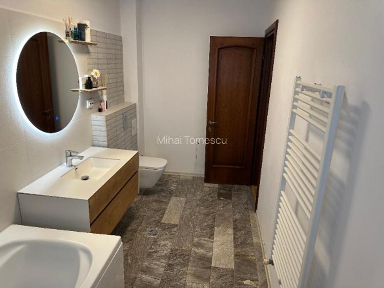Casa de vanzare cartier Bratieni - 200 mp suprafata utila, 700 mp teren - 11