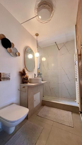 Vând apartament 5 camere