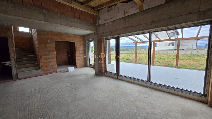 Casa individuala cu 4 camere, 120.4 mp, 612mp teren, terasa, zona de lux, Dezmir